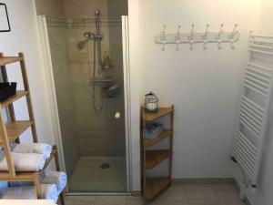 a bathroom with a shower with a glass shower backdoor at Bel appartement proche gare et centre-ville in Rambouillet +20 photos