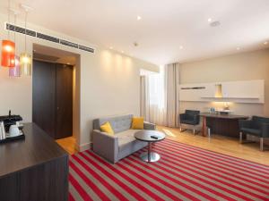 Posedenie v ubytovaní Mercure Warszawa Grand