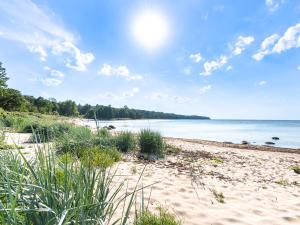 Beach sa o malapit sa holiday home