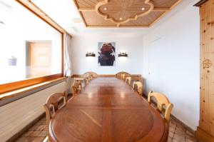 a conference room with a long table and chairs at Alpe Fleurie Hôtel & Restaurant in Villars-sur-Ollon