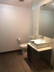 适合家庭/出差朋友的安静舒适整套公寓entire APT for holiday rental的一间浴室