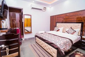 Postel nebo postele na pokoji v ubytování Golden Residency