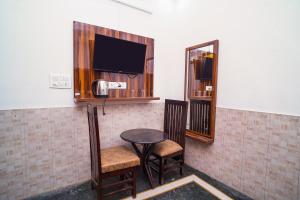 TV a/nebo společenská místnost v ubytování Golden Residency + 29 fotografií
