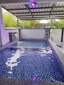 Πισίνα στο ή κοντά στο Homestay MdmMai Private Pool