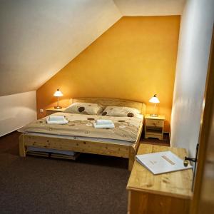 Posteľ alebo postele v izbe v ubytovaní Horský Hotel Sněženka