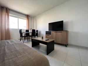 TV a/nebo společenská místnost v ubytování Espacio ideal en la Playa