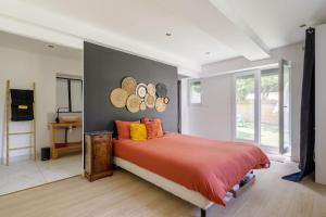 a bedroom with a large bed and a large window at La Maison Coublandine in Coublanc