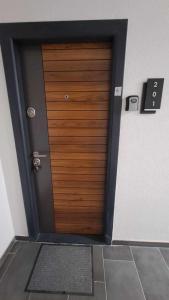 a wooden door in a hallway in a building at Cazare cartier Milano in Oradea