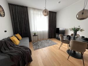 Posezení v ubytování Cozy Apartment in Old Town Tartu
