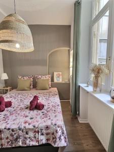 a bedroom with a bed with a teddy bear on it at ''Un secret Mâconnais'' de Miss.K Conciergerie in Mâcon