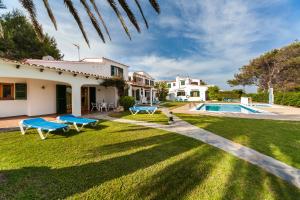 The swimming pool at or close to Apartamentos Arenal Playa