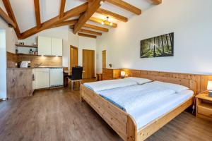 A bed or beds in a room at Urthalerhof Apt Landhaus