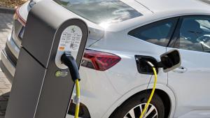 a car is plugged into a hydrogen fueling station at Hey Lou Hotel Nördlingen in Nördlingen