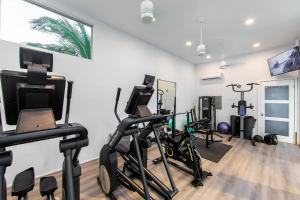 The fitness centre and/or fitness facilities at White Villas - Romantic Getaway - Oceanside Large Modern Studio with Pool, 500ft from Long Bay Beach