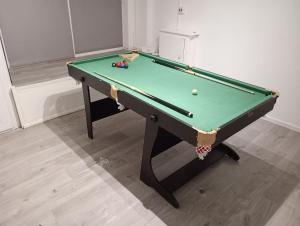 a pool table in a room with afits at Stourbridge - Dudley - Luxurious 5 Beds - DY2 - Long Stay for Contractors & Families in Woodside