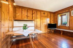 a living room with a table and a television at Urthalerhof Historic in Valdaora