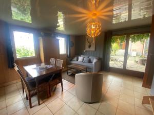 a living room with a table and a couch at Gîte Croc Blanc in Sondernach