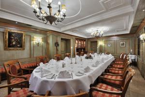 Restaurace v ubytování Käfernberg - Weinhotel