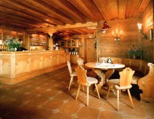 Nápoje v ubytování Käfernberg - Weinhotel