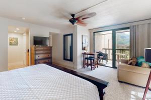 Postel nebo postele na pokoji v ubytování Hanalei Bay Resort 4204 and 5 and 6 + 37 fotografií