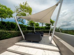 Un balcon sau o terasă la Laguna SkyPark new brand apartments