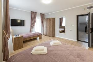 Ліжко або ліжка в номері Villa Class +69 фото