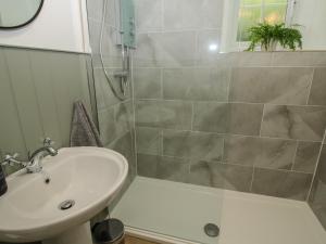 Koupelna v ubytování Bluebell's Cottage + 23 fotografií