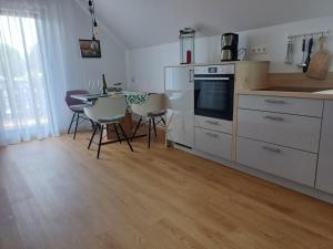 Η κουζίνα ή μικρή κουζίνα στο Ferienwohnung Unter dem Sonnberg