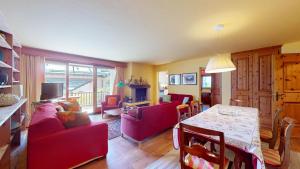 Χώρος καθιστικού στο Champagna 5