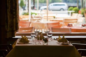 Ein Restaurant oder anderes Speiselokal in der Unterkunft Insel-Hotel Heilbronn 