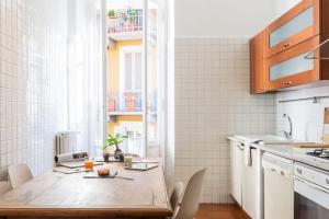 O bucătărie sau chicinetă la Moscova Flexyrent Apartment