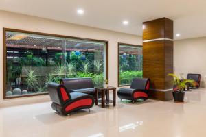 Monk's Nirvanaa Hotel & Resort的休息区