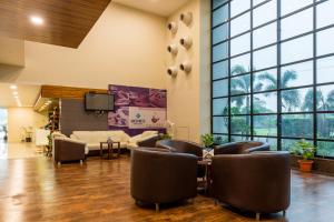 Monk's Nirvanaa Hotel & Resort的休息区