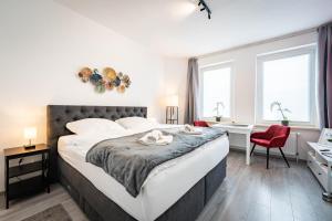 Giường trong phòng chung tại APARTMENTO blue Magdeburg - Zentral - WiFi - Netflix