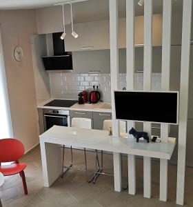 Kuchyň nebo kuchyňský kout v ubytování Porcelani studio Komotini