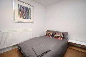 Foto sihtkohas Cheltenham asuva majutusasutuse HUGE WOW FACTOR CENTRAL CHELTENHAM ABODE WITH POOL-TABLE AND PARKING galeriist