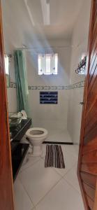 Ein Badezimmer in der Unterkunft Casa de 2 andares a 150m da praia! - Prainha de Mambucaba, Paraty - RJ