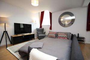 Foto sihtkohas Cheltenham asuva majutusasutuse HUGE WOW FACTOR CENTRAL CHELTENHAM ABODE WITH POOL-TABLE AND PARKING galeriist
