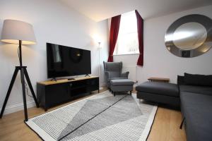Foto sihtkohas Cheltenham asuva majutusasutuse HUGE WOW FACTOR CENTRAL CHELTENHAM ABODE WITH POOL-TABLE AND PARKING galeriist