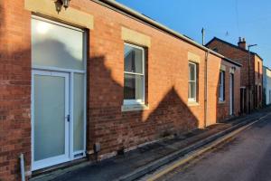 Foto sihtkohas Cheltenham asuva majutusasutuse HUGE WOW FACTOR CENTRAL CHELTENHAM ABODE WITH POOL-TABLE AND PARKING galeriist