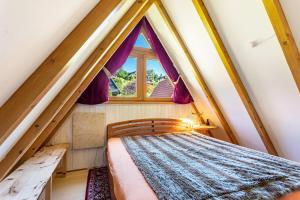 a bed in a room with a window at Charmantes Ferienhaus mit Garten in Siegsdorf