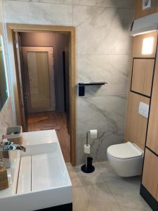 Bilik mandi di Appartement moderne flambant neuf