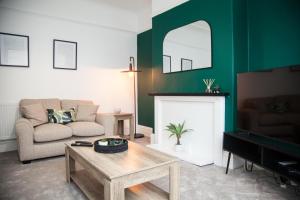 Gallery image of 8 Karslake Road in Wallasey