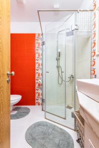 a bathroom with a glass shower and a toilet at The Plovdiv Pad: Your 1-BD Hideaway in the Center in Plovdiv