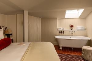 Château des Fleurs Hôtel & Spa Paris的一间浴室