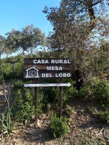 um sinal para a casa rival messa del loco em Casa Rural Mesa Del Lobo Cabrahigo em Sevilha