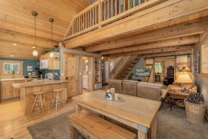 a kitchen and living room of a cabin at Lil Bigfoot Chalet by NW Comfy Cabins in Leavenworth +27 photos