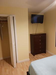 Imagen de la galería de Smalls Cozy Rest with dock, en Alice Town