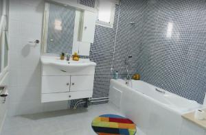 Koupelna v ubytování villa mimosa avec parking intérieur