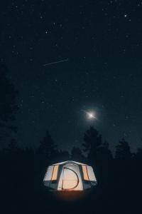 HåtvetにあるLuxury tent - Villmarkseventyretの星空の真夜中のテント